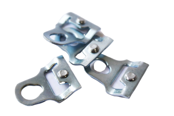 Zawieszka montażowa do ram aluminiowych – mocowanie ramki na ścianie